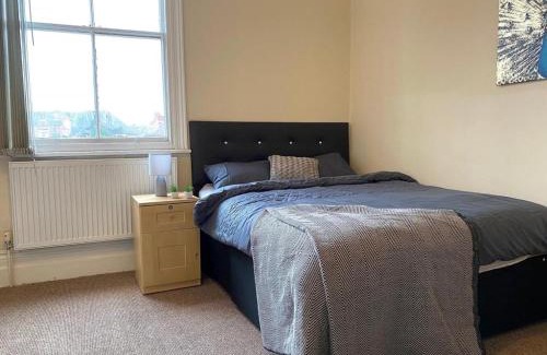 Doncaster Casa | Spacious Victorian Studio Flat