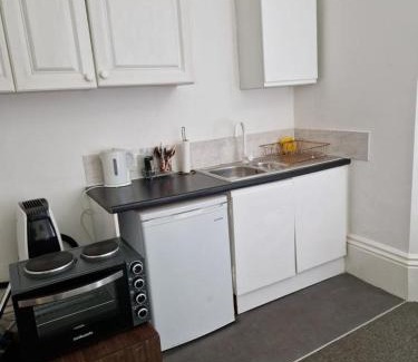 Doncaster Casa | Spacious Victorian Studio Flat