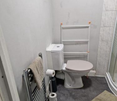Doncaster Casa | Spacious Victorian Studio Flat