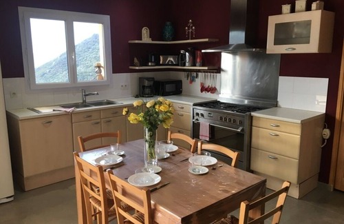 Arbellara Villa | Amplia villa, 10 personas, playas a 15 minutos, para familias y amigos