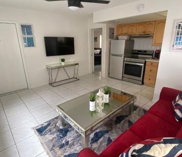 Pompano Beach Apartamento | Spacious Villa #8 Water View 4-Minute Walk Beach