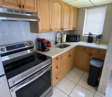 Pompano Beach Apartamento | Spacious Villa #8 Water View 4-Minute Walk Beach