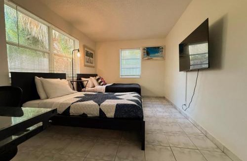 Pompano Beach Apartamento | Spacious Villa #8 Water View 4-Minute Walk Beach