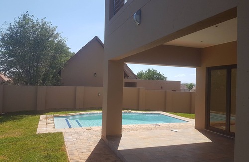 Hartbeespoort Casa | Amplia villa en una finca tranquila a orillas de la famosa presa Hartbeepoort