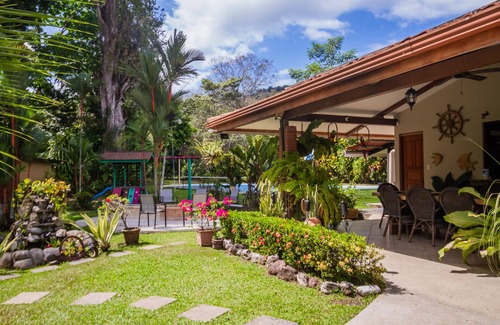 Jacó Casa | Spacious villa-like home with private pool, tennis, basketball, grill, & patio