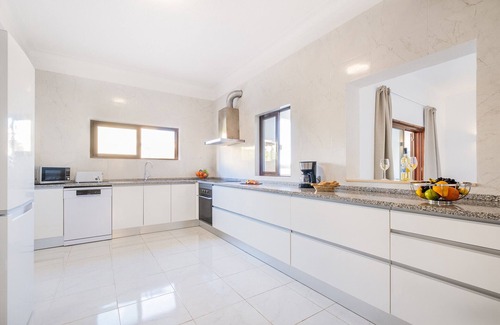 Montechoro Villa | Spacious villa w/ heatable pool in Montechoro