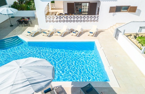 Montechoro Villa | Spacious villa w/ heatable pool in Montechoro