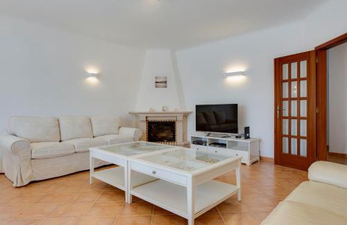 Porto de Mos Villa | Spacious Villa - Walk to Beach & City Center