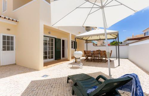 Porto de Mos Villa | Spacious Villa - Walk to Beach & City Center