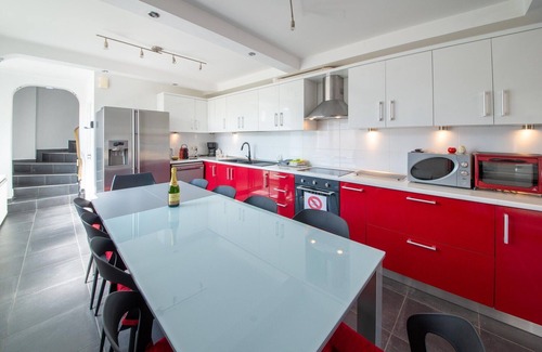 Elsenborn Casa | Amplia villa con tenis