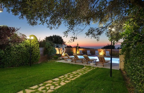 Xiro Chorio Villa | ¡Amplia villa con total privacidad junto a la ciudad y la playa de arena de Rethymno!