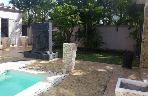 Balaclava Villa | Amplia villa con piscina privada, jardín zen, habitaciones con aire acondicionado, servicio de limpieza.