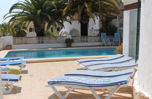 Paichi Villa | Espaciosa villa bien equipada con vista al mar y a las montañas