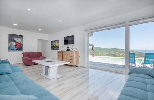 Gondolici Villa | Spacious Villa Near the Beach With Sea Views and Private Pool