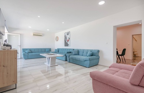 Gondolici Villa | Spacious Villa Near the Beach With Sea Views and Private Pool