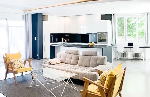 Villenave-d'Ornon Casa | Vrbo Property