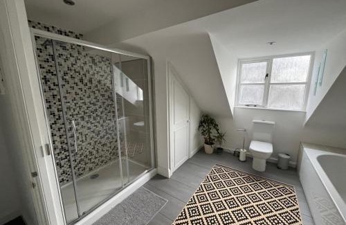 Horspath Casa | Spacious Village House near Oxford with Woodburner