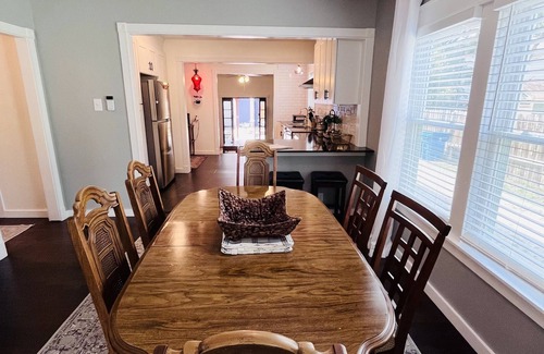 Kerrville Casa | Spacious Vintage Gem - Big Yard - Close to Downtown & Schreiner - Dogs Welcome!