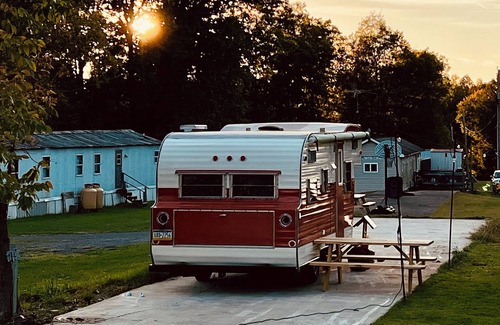Springboro Casa | Spacious, Vintage Restored Camper! Sleeps 5, Quiet Campsite, Near Fishing.
