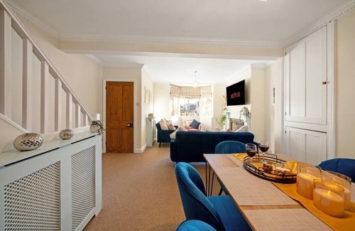 Cirencester Casa | Spacious w/Garden Heart of the town Wi-Fi Smart TV