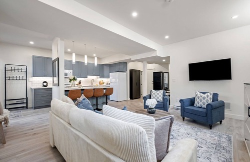 Toronto Apartamento | Spacious Walkout Basement Studio w/Parking + Laundry + Wifi - Near Transit