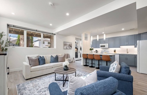 Toronto Apartamento | Spacious Walkout Basement Studio w/Parking + Laundry + Wifi - Near Transit