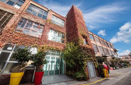 Footscray Apartamento | Spacious Warehouse Conversion 2 Bdrms & Parking