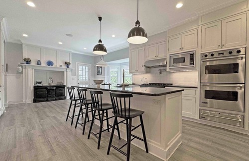 Quogue Casa | Spacious waterfront 9-bedroom house in peaceful Quogue