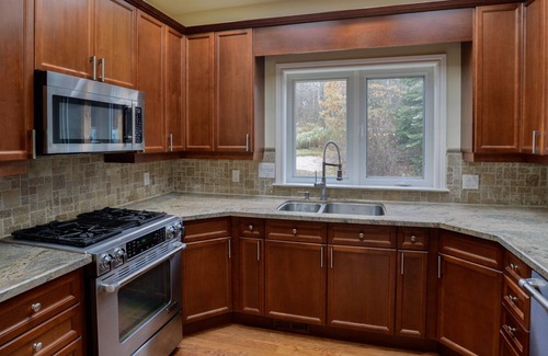 Bracebridge Cabaña | Spacious Waterfront Family Cottage