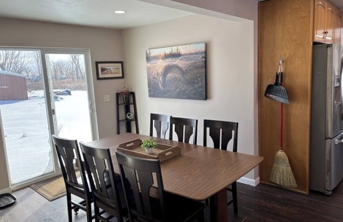Oconto Casa | Spacious waterfront home recently remodeled with WiFi, AC, and cable TV.