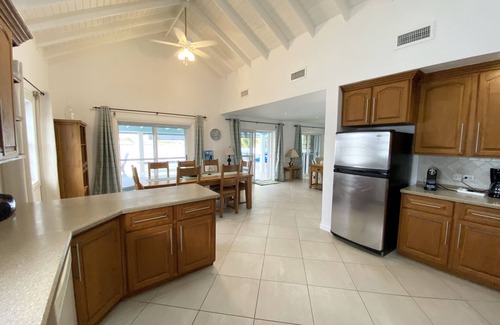 Jolly Harbour Casa | Spacious Waterfront Villa