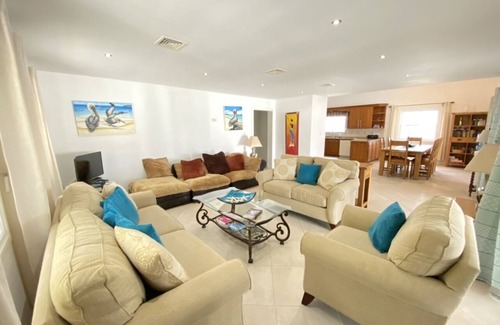 Jolly Harbour Casa | Spacious Waterfront Villa