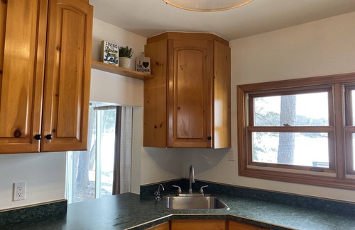 Havelock-Belmont-Methuen Cabaña | Spacious Waterfront Year Round Cottage