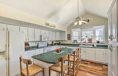 Weaverville Casa | Spacious Weaverville Vacation Rental Home!