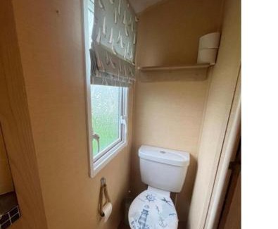 Great Yarmouth Complejo | Spacious & welcoming 6th Berth Caravan California Cliffs Holiday Park, Norfolk Coast