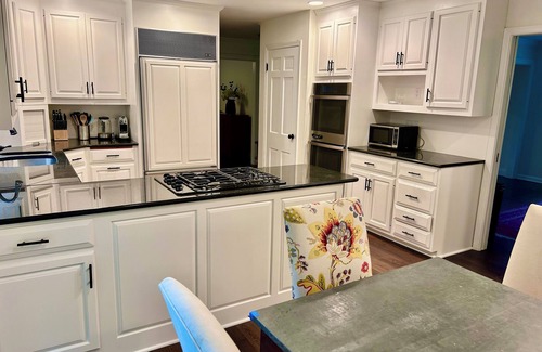 Westport Casa | Spacious Westport countryside retreat. Close to beach, downtown, golf and train