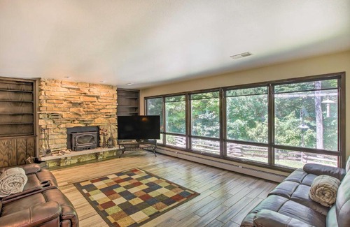 Branch Casa | Spacious Whitelaw Abode with Patio on 17 Acres!
