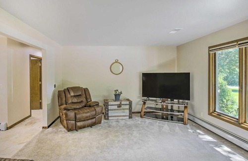 Branch Casa | Spacious Whitelaw Abode with Patio on 17 Acres!