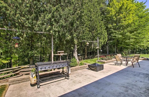 Branch Casa | Spacious Whitelaw Abode with Patio on 17 Acres!