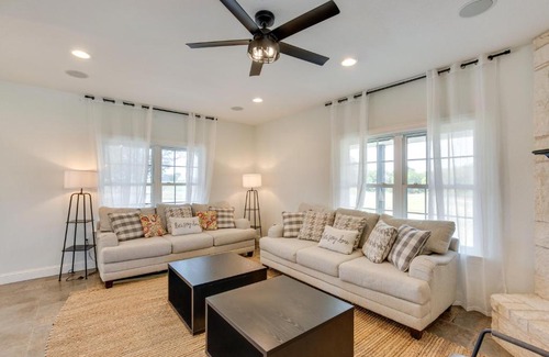 Wills Point Casa | Spacious Wills Point Retreat with Pool and Pond!