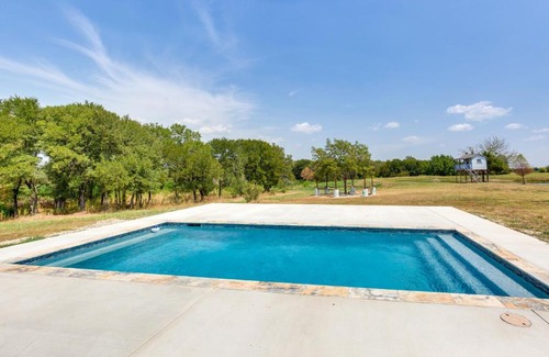 Wills Point Casa | Spacious Wills Point Retreat with Pool and Pond!