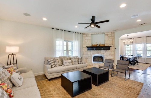 Wills Point Casa | Spacious Wills Point Retreat with Pool and Pond!