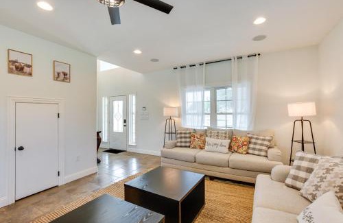 Wills Point Casa | Spacious Wills Point Retreat with Pool and Pond!