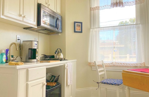 Cloverdale Casa | Spacious wine country retreat; Sauna, hot tub, gym in charming Cloverdale.