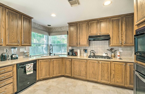 Alden Bridge Cabaña | Spacious Woodlands Home: Pool & Outdoor Oasis