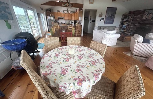 North Truro Casa | Spacious yet Cozy. BayViews, AC. Walk to Private Bch. The Cape Cod dream stay