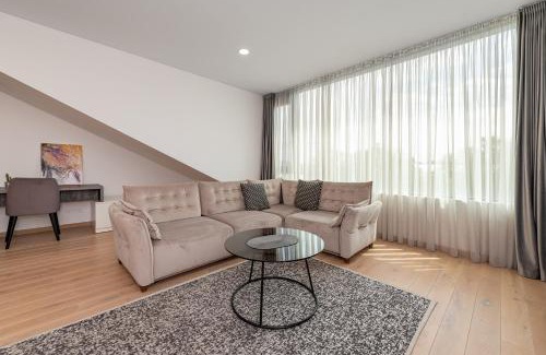 Kaunas Apartamento | Spaciuos 1 BD Apt by Domvia