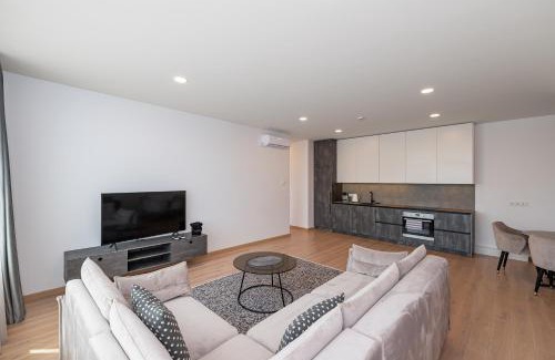 Kaunas Apartamento | Spaciuos 1 BD Apt by Domvia