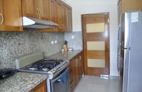 Ensanche Quisqueya Casa | Spacius 3 Bedroom apt in Sto Dgo with parking