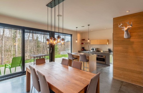 Lac Superieur Village Chalet De Esquí | Spahaus with hot tub and Steam shower room, resort access CITQ 291793